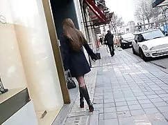 Ragazza con video er ...